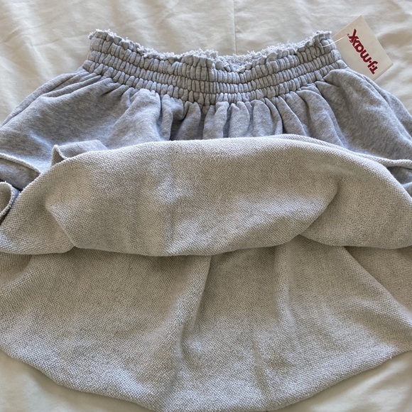 NWT Aerie Light Gray Ruffle Flowy Tiered Mini Skirt Size XS TikTok Viral - Picture 3 of 9